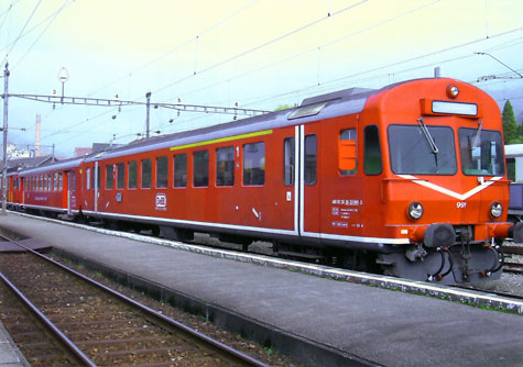 [«Neuer» 3-teiliger OeBB-Pendel mit 170 Plätzen für den einsatz im 1/2-Std.-Takt.]