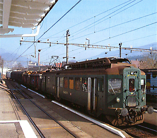 [Güterzug bei der Abfahrt in Balsthal]