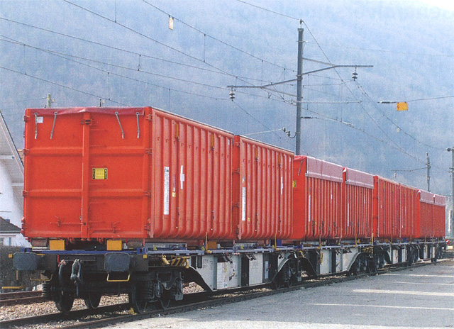 [6-achsiger Gü̈terwagen für den Transport von Holzschnitzel nach Basel]