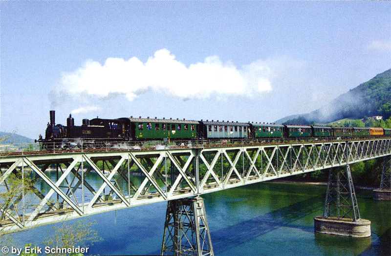 [Eb 2/4 «JS 35» auf der Extrafahrt über die Hemishoferbrücke bei Etzwilen.]