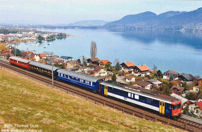 [RBe540 mit 3 Salonwagen unterwegs am Thunersee.]