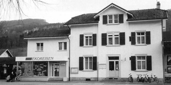 [Das Bahnhofgebäude Balsthal erstrahlt in neuem Glanz]