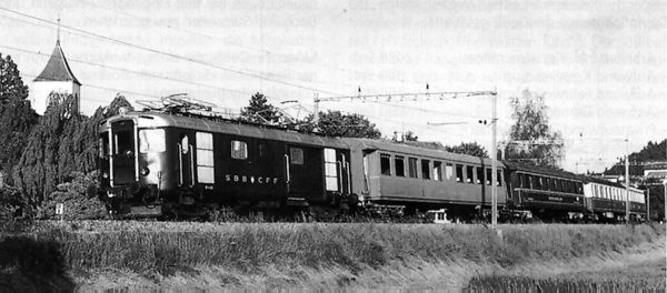 [RFe 4/4 mit 4 Salonwagen der OeBB unterwegs nach Lyss]