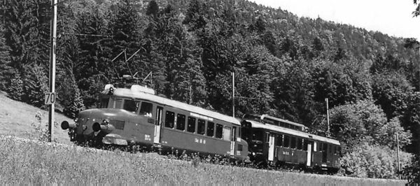 [«Roter Pfeil RBe 2/4 und BDe 4/4» am Eisenbahnfest in Gänsbrunnen]